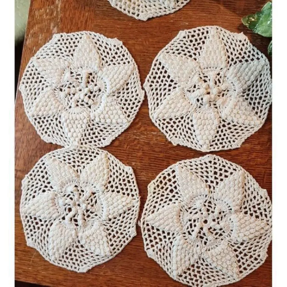 Lot 4‎ Matching Vintage  Crocheted Lace Doilies, 8